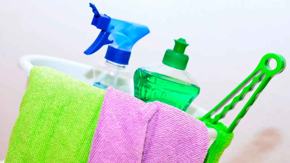 O condensador do seu ar-condicionado também precisa de limpeza